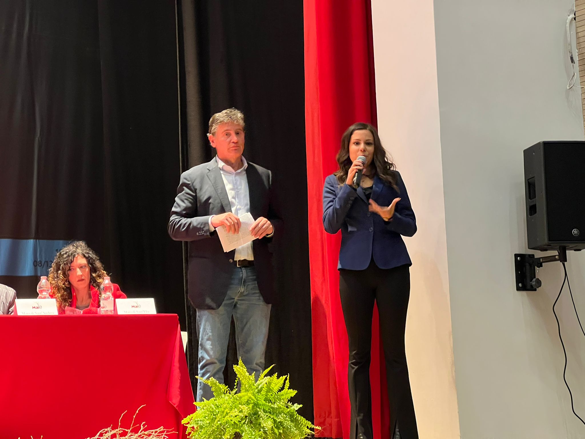 BAIANO. Maio anno zero, al teatro Colosseo sindaci e rappresentanti di alcun comuni irpini hanno raccontato la loro festa BAIANO. Maio anno zero, al teatro Colosseo sindaci e rappresentanti di alcun comuni irpini hanno raccontato la loro festa