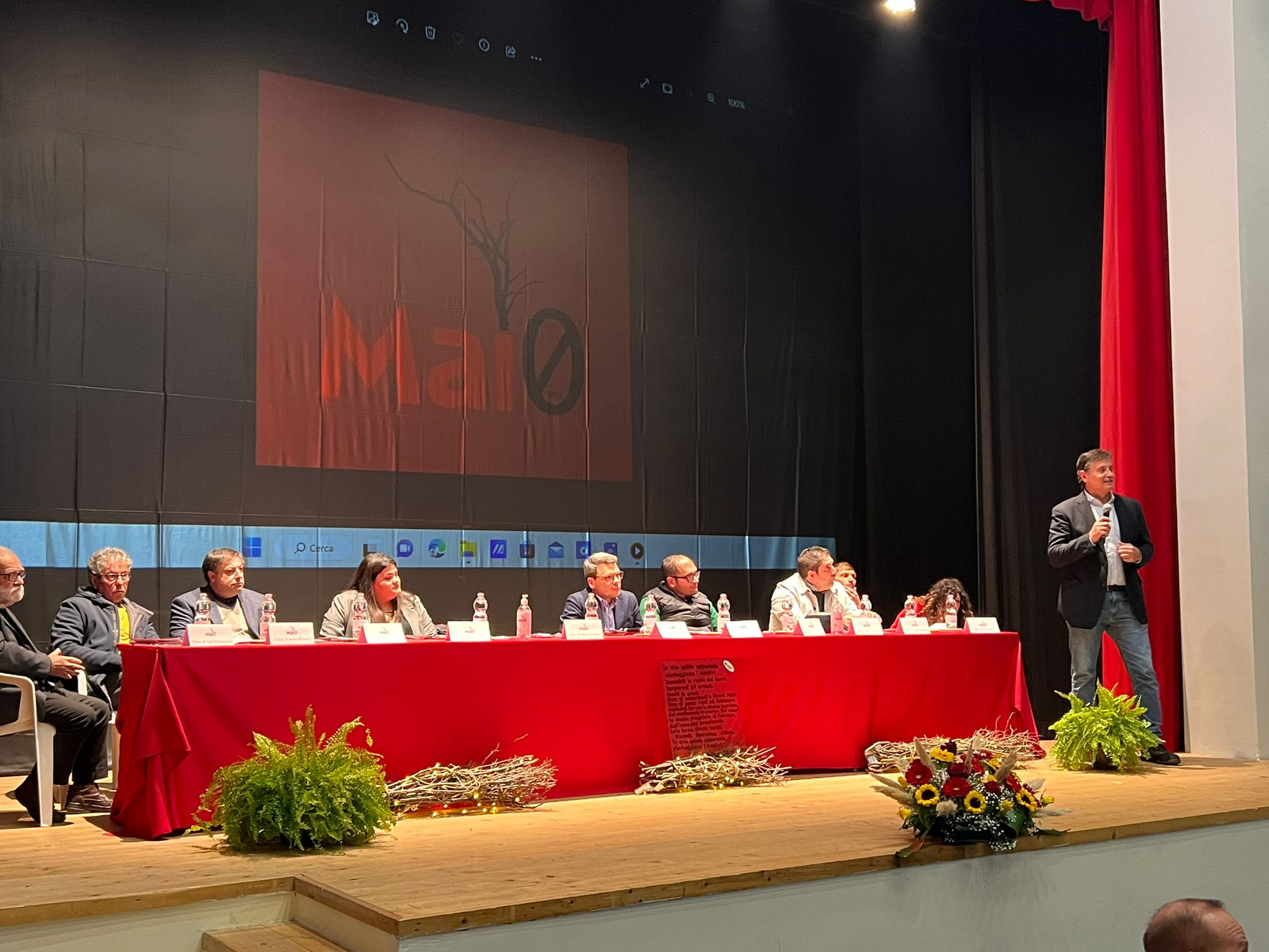 BAIANO. Maio anno zero, al teatro Colosseo sindaci e rappresentanti di alcun comuni irpini hanno raccontato la loro festa BAIANO. Maio anno zero, al teatro Colosseo sindaci e rappresentanti di alcun comuni irpini hanno raccontato la loro festa