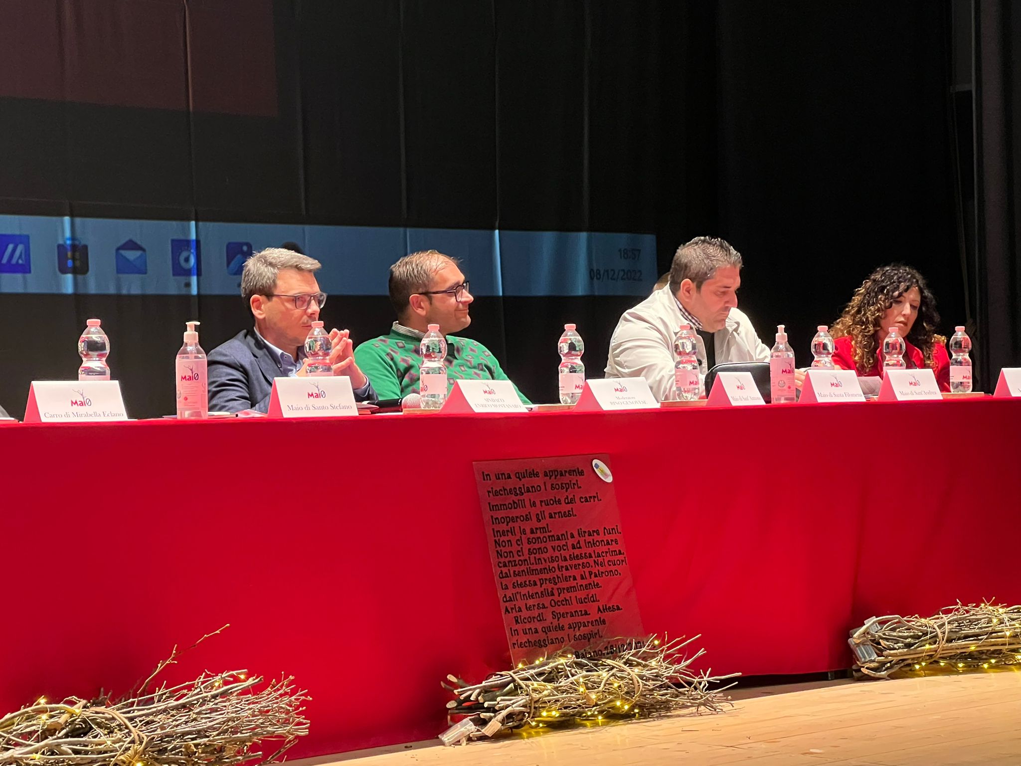 BAIANO. Maio anno zero, al teatro Colosseo sindaci e rappresentanti di alcun comuni irpini hanno raccontato la loro festa BAIANO. Maio anno zero, al teatro Colosseo sindaci e rappresentanti di alcun comuni irpini hanno raccontato la loro festa