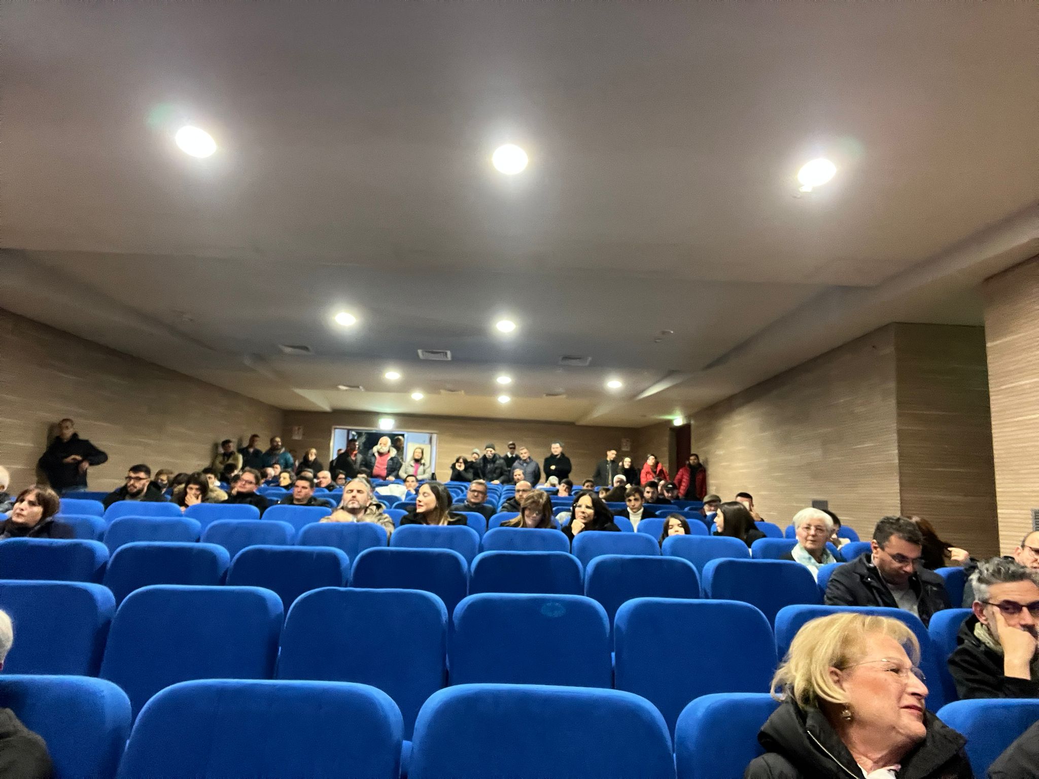 BAIANO. Maio anno zero, al teatro Colosseo sindaci e rappresentanti di alcun comuni irpini hanno raccontato la loro festa BAIANO. Maio anno zero, al teatro Colosseo sindaci e rappresentanti di alcun comuni irpini hanno raccontato la loro festa