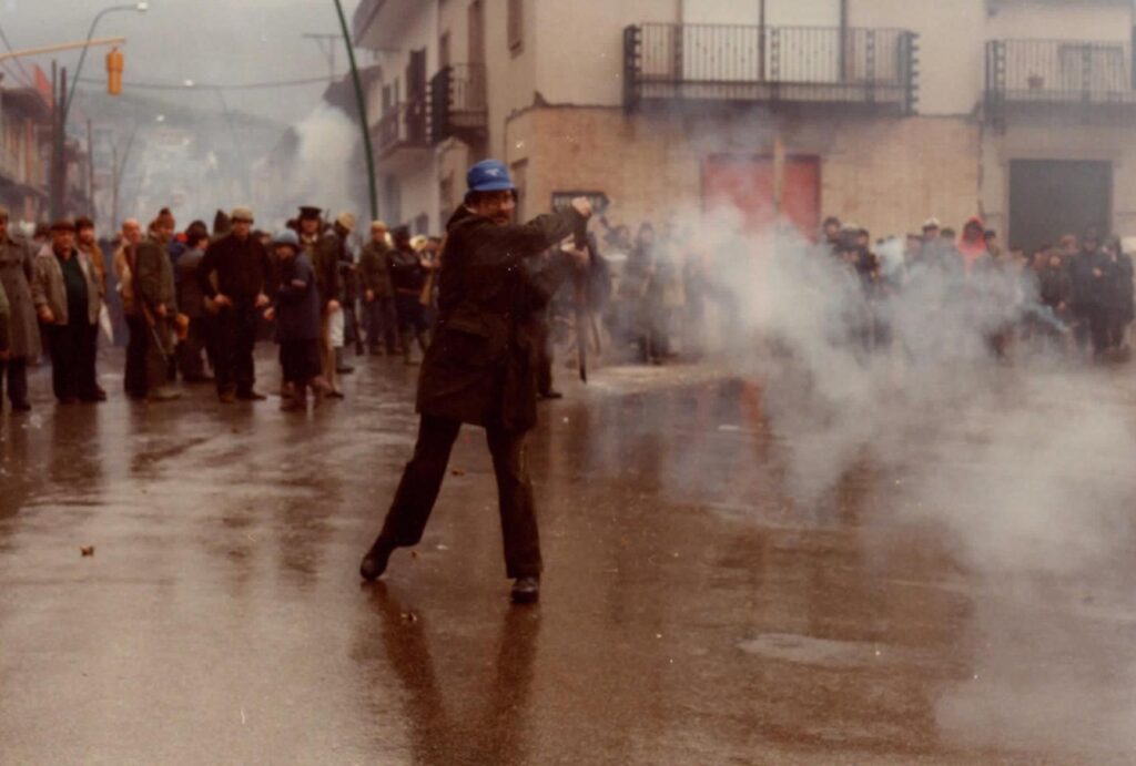 BAIANO. Quanno torna stu Natale Cu sti scoppie ‘e carabine. Seconda edizione del Raduno gruppi avancarica. Foto storiche BAIANO. Quanno torna stu Natale Cu sti scoppie ‘e carabine. Seconda edizione del Raduno gruppi avancarica. Foto storiche