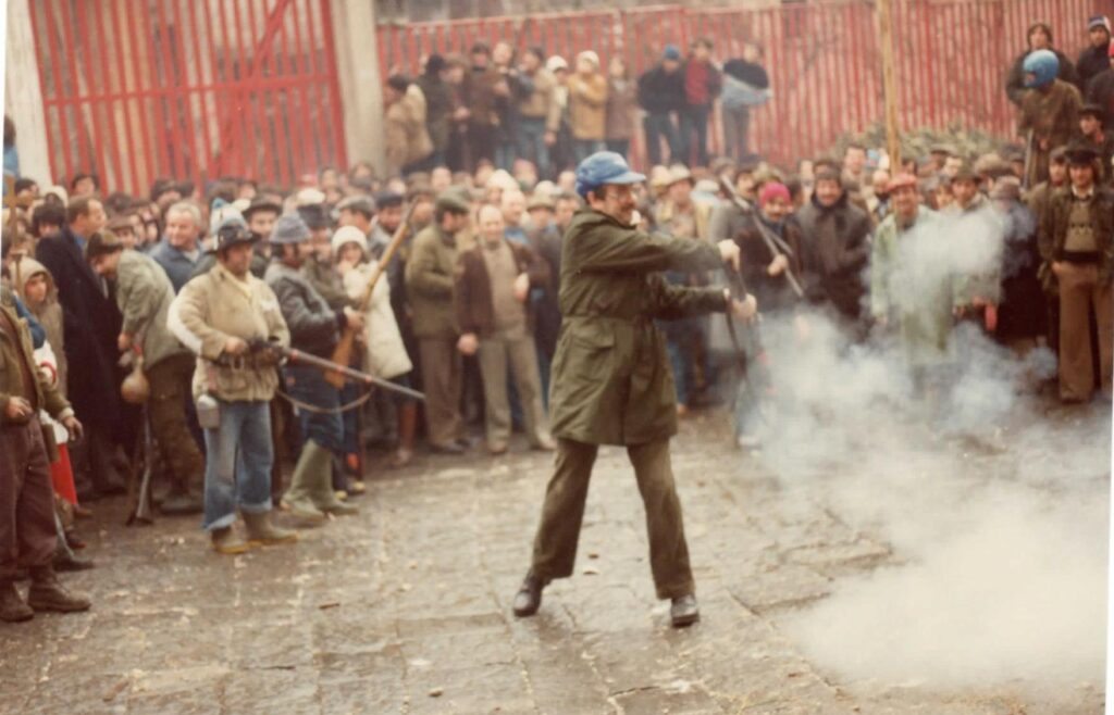 BAIANO. Quanno torna stu Natale Cu sti scoppie ‘e carabine. Seconda edizione del Raduno gruppi avancarica. Foto storiche BAIANO. Quanno torna stu Natale Cu sti scoppie ‘e carabine. Seconda edizione del Raduno gruppi avancarica. Foto storiche