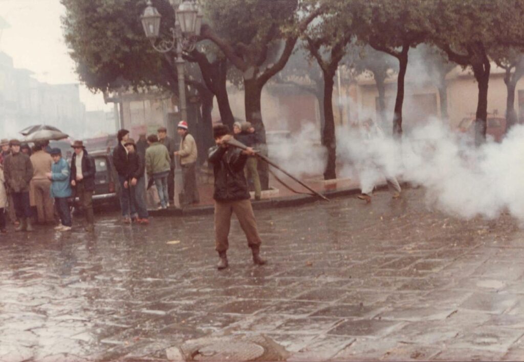 BAIANO. Quanno torna stu Natale Cu sti scoppie ‘e carabine. Seconda edizione del Raduno gruppi avancarica. Foto storiche BAIANO. Quanno torna stu Natale Cu sti scoppie ‘e carabine. Seconda edizione del Raduno gruppi avancarica. Foto storiche