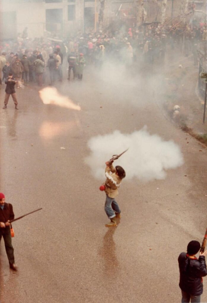 BAIANO. Quanno torna stu Natale Cu sti scoppie ‘e carabine. Seconda edizione del Raduno gruppi avancarica. Foto storiche BAIANO. Quanno torna stu Natale Cu sti scoppie ‘e carabine. Seconda edizione del Raduno gruppi avancarica. Foto storiche