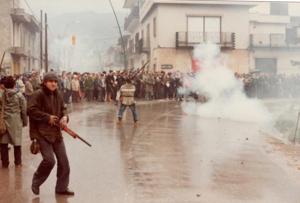 BAIANO. Quanno torna stu Natale Cu sti scoppie ‘e carabine. Seconda edizione del Raduno gruppi avancarica. Foto storiche BAIANO. Quanno torna stu Natale Cu sti scoppie ‘e carabine. Seconda edizione del Raduno gruppi avancarica. Foto storiche
