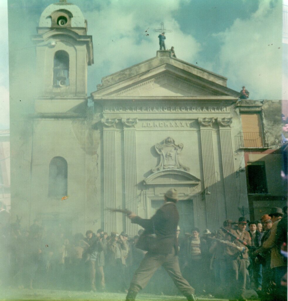 BAIANO. Quanno torna stu Natale Cu sti scoppie ‘e carabine. Seconda edizione del Raduno gruppi avancarica. Foto storiche BAIANO. Quanno torna stu Natale Cu sti scoppie ‘e carabine. Seconda edizione del Raduno gruppi avancarica. Foto storiche