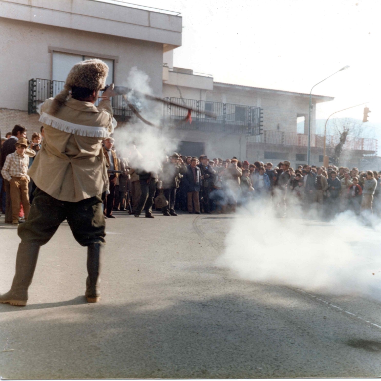 BAIANO. Quanno torna stu Natale Cu sti scoppie ‘e carabine. Seconda edizione del Raduno gruppi avancarica. Foto storiche BAIANO. Quanno torna stu Natale Cu sti scoppie ‘e carabine. Seconda edizione del Raduno gruppi avancarica. Foto storiche