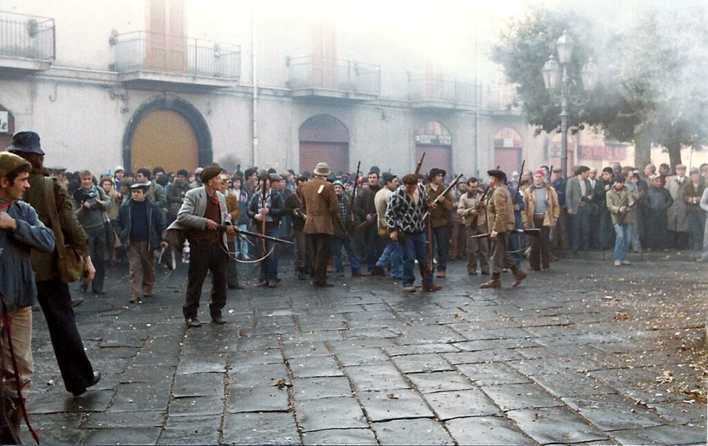 BAIANO. Quanno torna stu Natale Cu sti scoppie ‘e carabine. Seconda edizione del Raduno gruppi avancarica. Foto storiche BAIANO. Quanno torna stu Natale Cu sti scoppie ‘e carabine. Seconda edizione del Raduno gruppi avancarica. Foto storiche