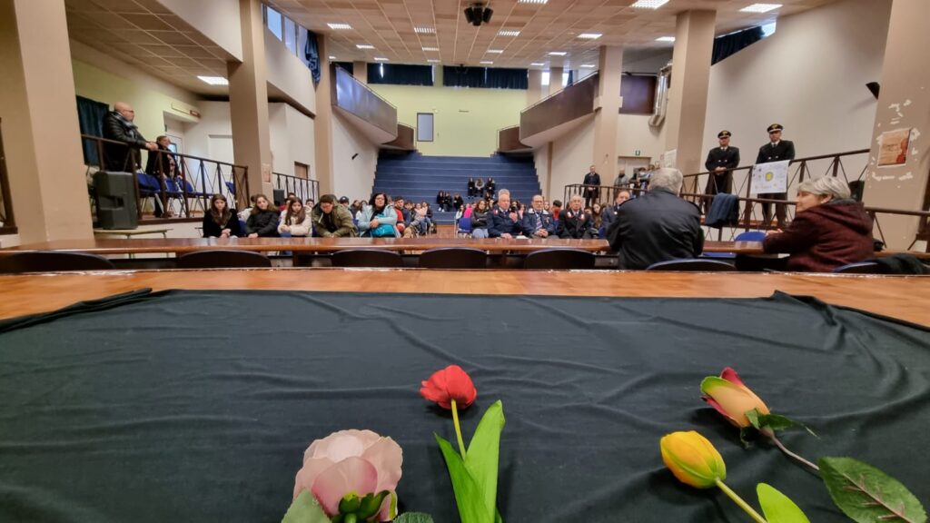 MERCOGLIANO. Si è celebrata la Giornata della Memoria allIstituto Comprensivo in onore di Salvo DAcquisto.FOTO