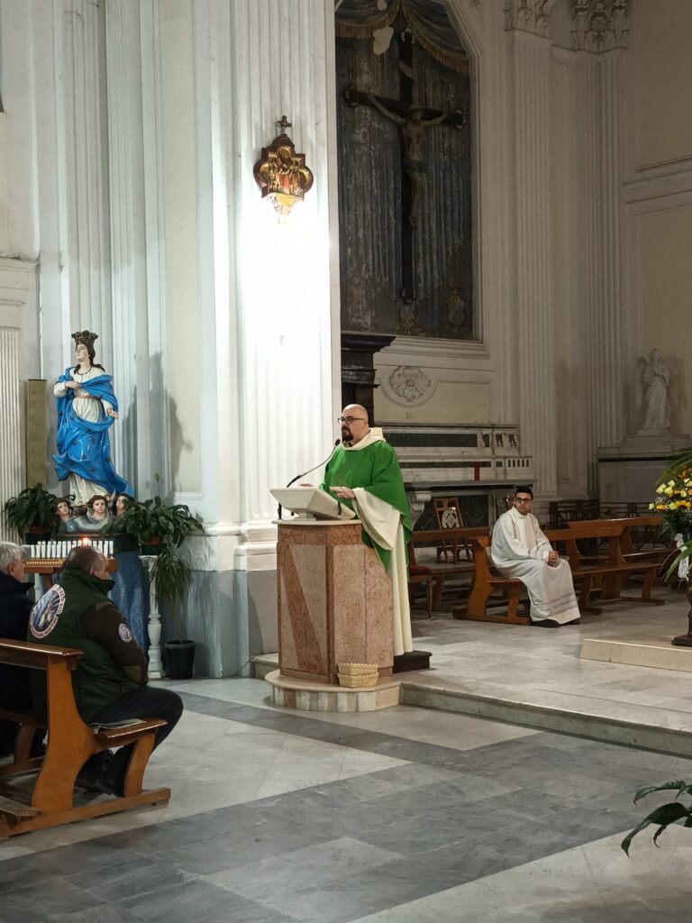 AVELLA. E il giorno del Maio di San Sebastiano. Nel pomeriggio la sfilata AVELLA. E il giorno del Maio di San Sebastiano. Nel pomeriggio la sfilata