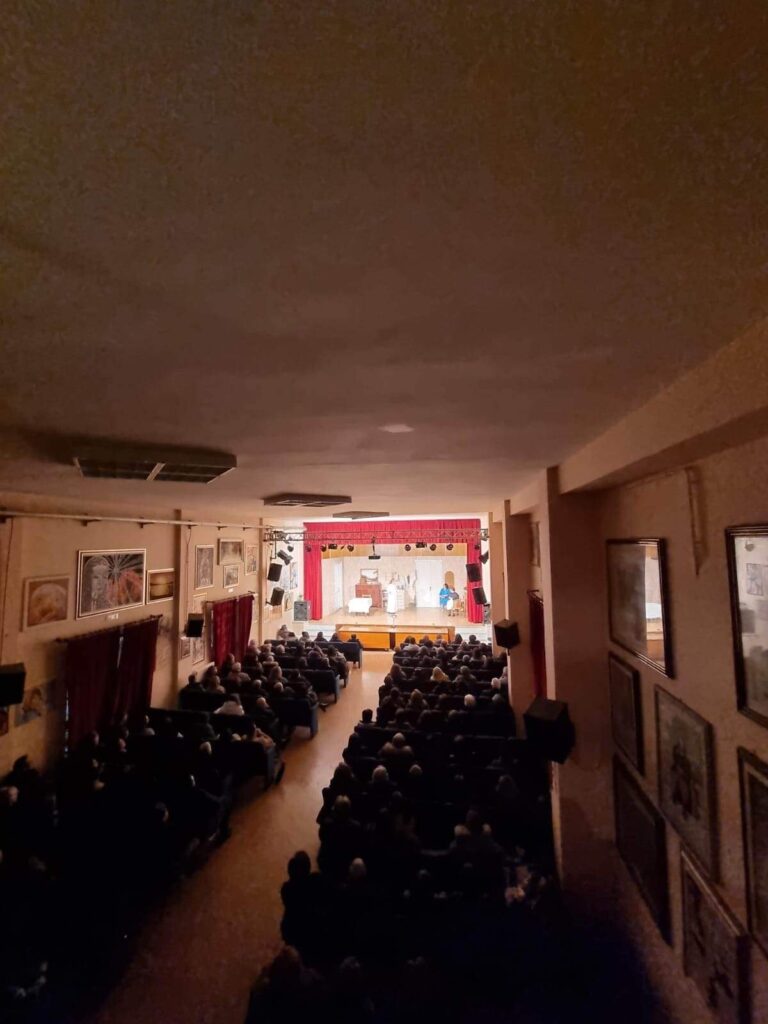 Strepitoso successo della compagnia teatrale “I Mandamentali” a Villa di Briano (CE)