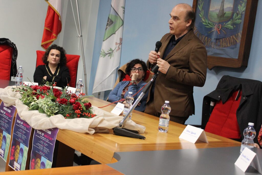 MUGNANO. Le foto più belle dell’inaugurazione della Panchina Letteraria