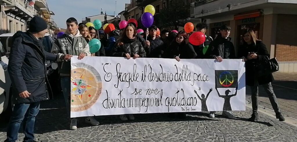 Marcia della Pace: tante etnie diverse insieme a Grottaminarda.