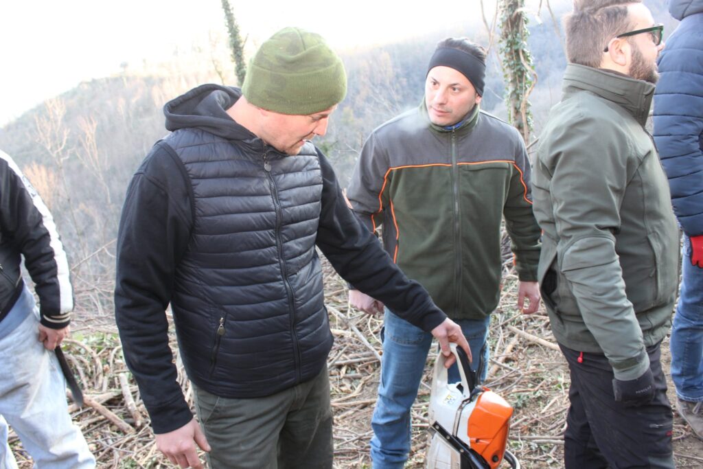 SPERONE. Il taglio del Maio di Sant’Elia. Le foto più belle di Francesco Piccolo