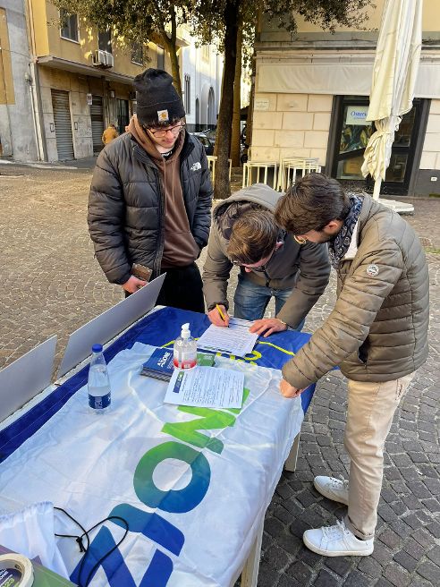 Weekend partecipato di giovani ai banchetti di Azione a Salerno e Battipaglia per il tesseramento 2023 Weekend partecipato di giovani ai banchetti di Azione a Salerno e Battipaglia per il tesseramento 2023