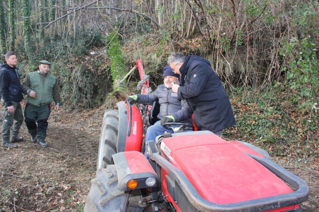 SPERONE. Il taglio del Maio di Sant’Elia. Le foto più belle di Francesco Piccolo