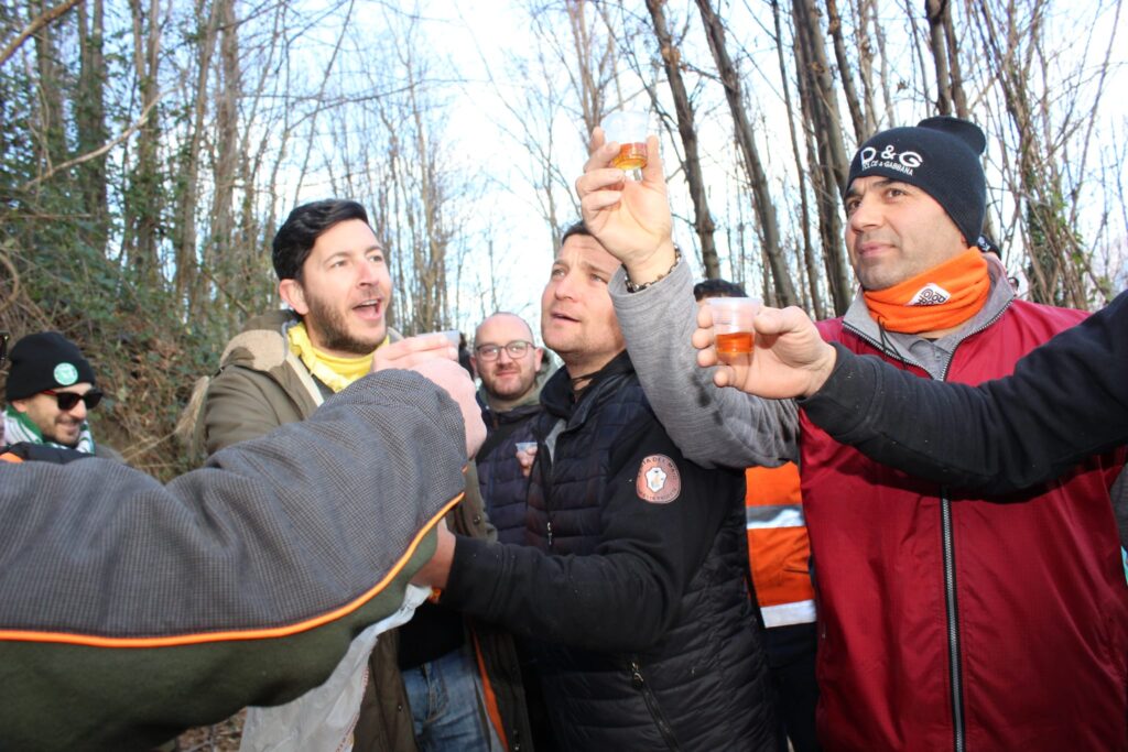 SPERONE. Il taglio del Maio di Sant’Elia. Le foto più belle di Francesco Piccolo