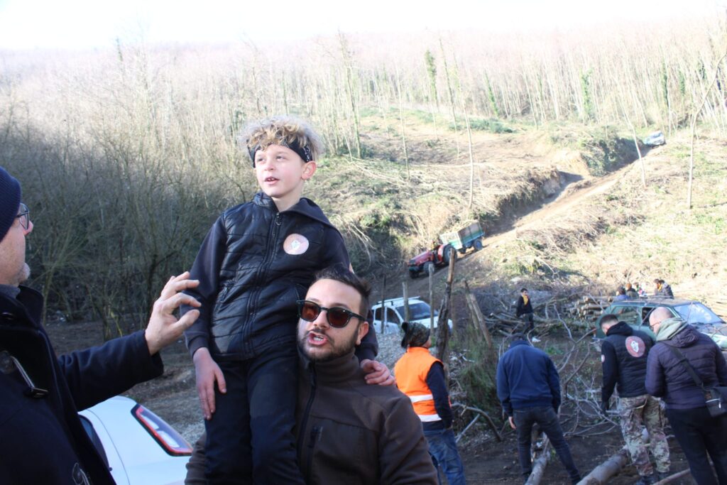 SPERONE. Il taglio del Maio di Sant’Elia. Le foto più belle di Francesco Piccolo