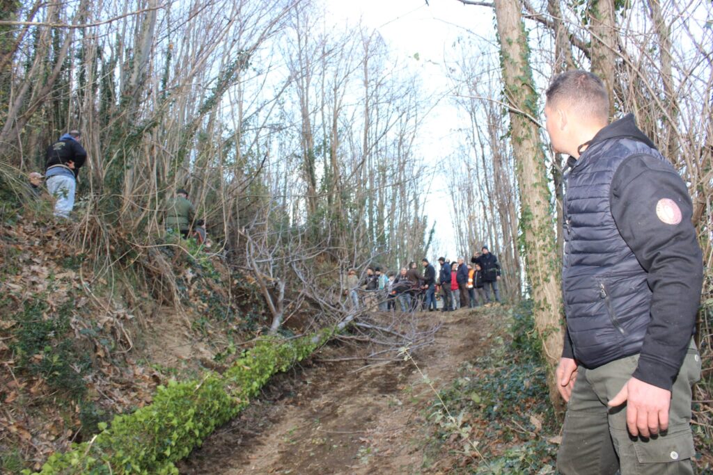 SPERONE. Il taglio del Maio di Sant’Elia. Le foto più belle di Francesco Piccolo