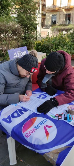 Weekend partecipato di giovani ai banchetti di Azione a Salerno e Battipaglia per il tesseramento 2023 Weekend partecipato di giovani ai banchetti di Azione a Salerno e Battipaglia per il tesseramento 2023
