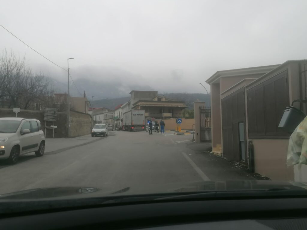 AVELLA. Via Luciano, senso unico si, senso unico no e intanto continuano i disagi. AVELLA. Via Luciano, senso unico si, senso unico no e intanto continuano i disagi.