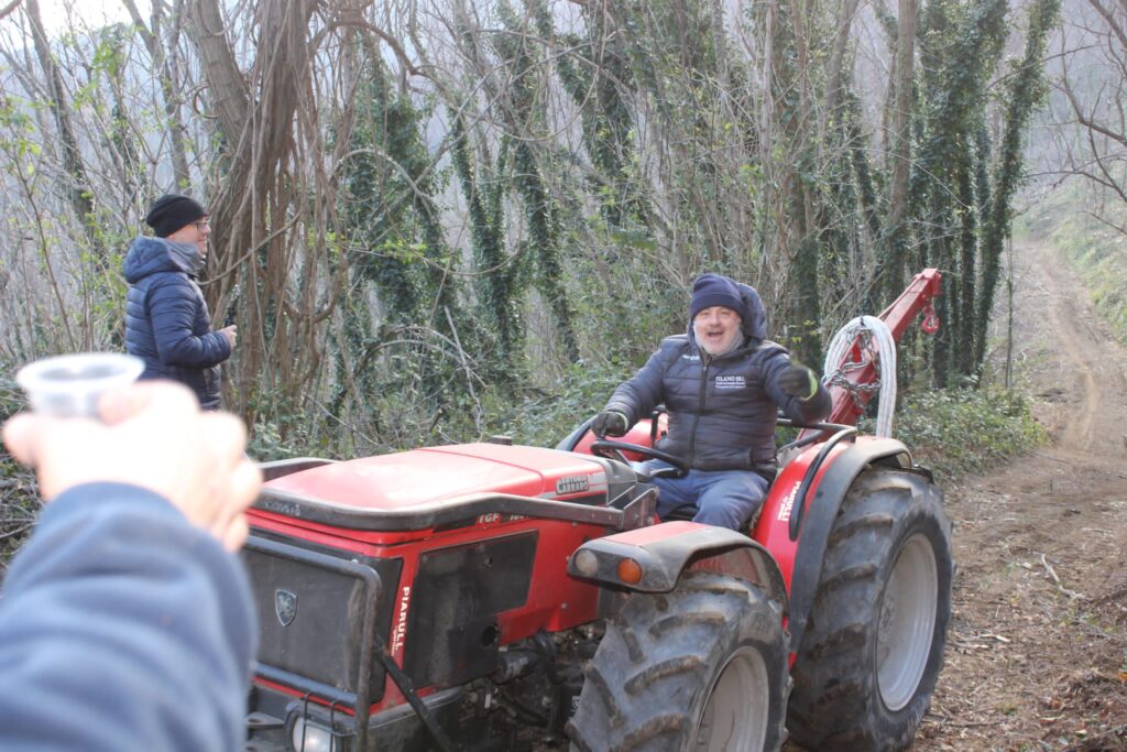SPERONE. Il taglio del Maio di Sant’Elia. Le foto più belle di Francesco Piccolo