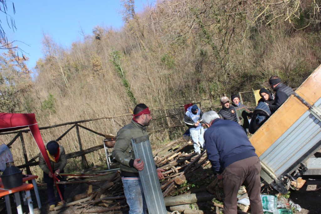 SPERONE. Il taglio del Maio di Sant’Elia. Le foto più belle di Francesco Piccolo