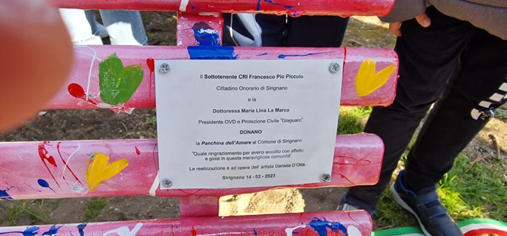 SIRIGNANO. Inaugurata la Panchina dellAmore. Video e Foto