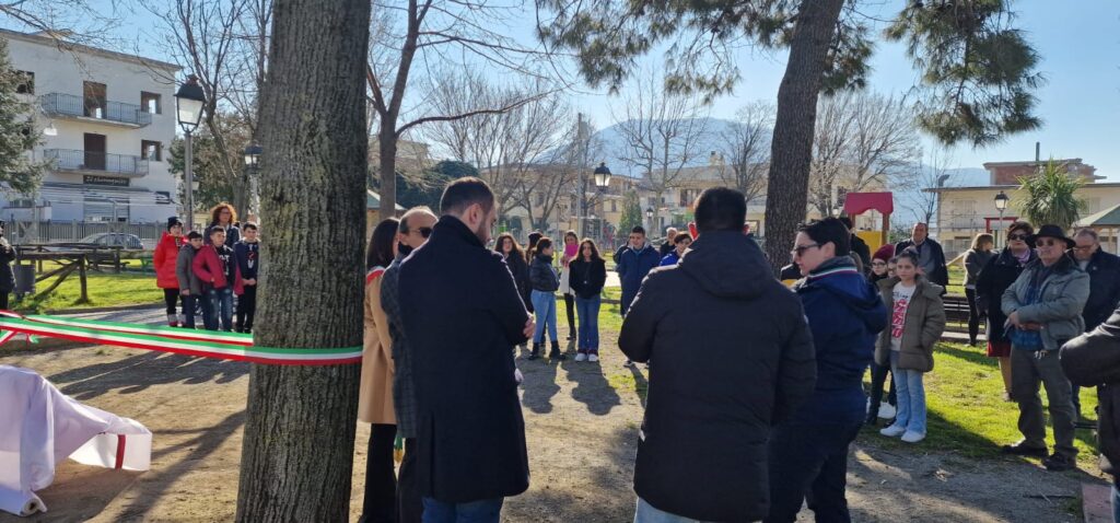 SIRIGNANO. Inaugurata la Panchina dellAmore. Video e Foto