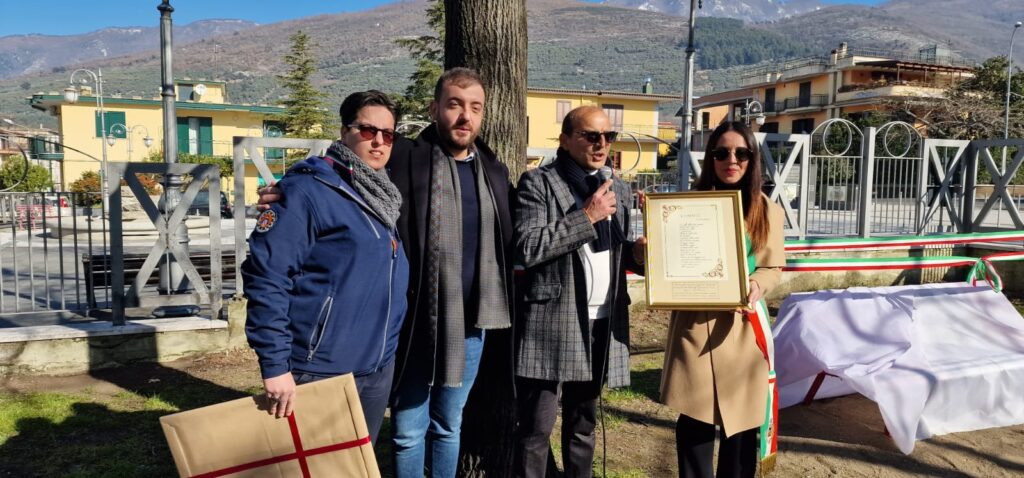 SIRIGNANO. Inaugurata la Panchina dellAmore. Video e Foto