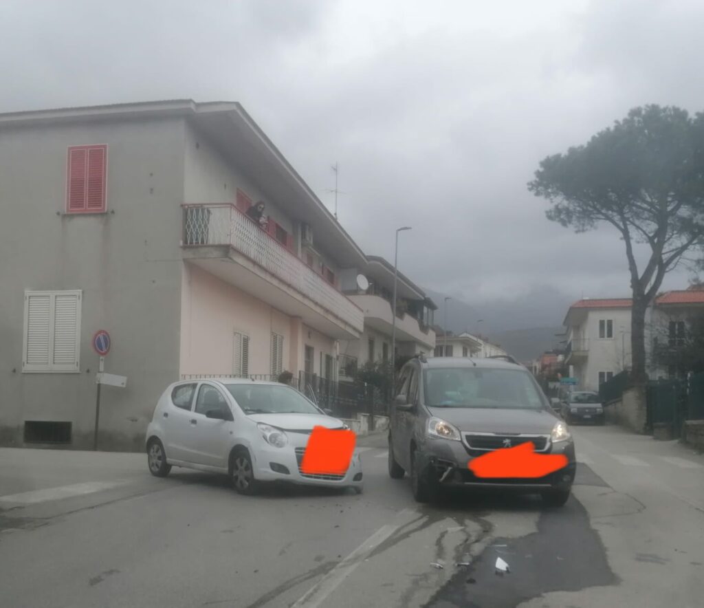 AVELLA. Incidente stradale in via De Sanctis