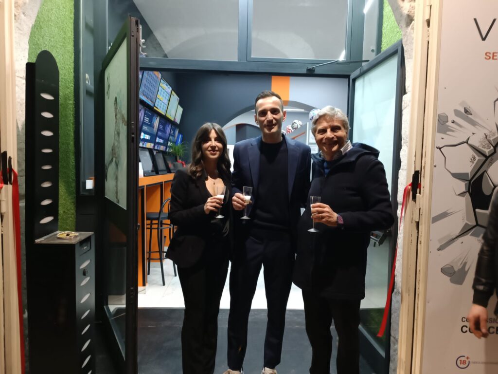 AVELLA. Inaugurato il centro scommesse Vinci Tu.,novità per Piazza Convento AVELLA. Inaugurato il centro scommesse Vinci Tu.,novità per Piazza Convento