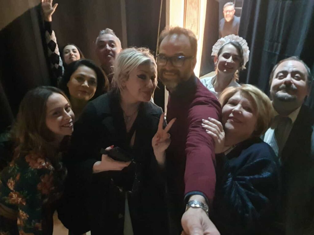 BAIANO. Al teatro Colosseo la compagnia teatrale Mela ha presentato la commedia  “Medico su Misura”