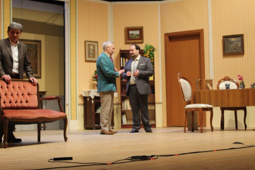 BAIANO. Al teatro Colosseo la compagnia teatrale Mela ha presentato la commedia  “Medico su Misura”