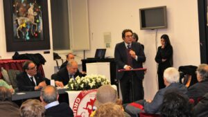 Conoscenza storica e territorio. Filo conduttore, il saggio di Domenico Caiazza. Il Cippo abellano e la coesione istituzionale nell’età osco sannita. Ercole, la venerata divinità protettrice delle sorgenti e acque del territorio. Il riparto tra Abella e Nola delle cospicue offerte che i fedeli rendevano al Tempio