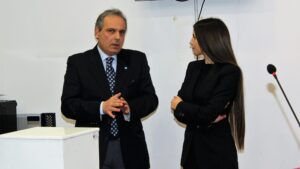 Conoscenza storica e territorio. Filo conduttore, il saggio di Domenico Caiazza. Il Cippo abellano e la coesione istituzionale nell’età osco sannita. Ercole, la venerata divinità protettrice delle sorgenti e acque del territorio. Il riparto tra Abella e Nola delle cospicue offerte che i fedeli rendevano al Tempio