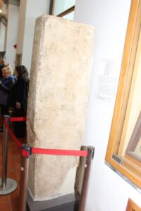 Conoscenza storica e territorio. Filo conduttore, il saggio di Domenico Caiazza. Il Cippo abellano e la coesione istituzionale nell’età osco sannita. Ercole, la venerata divinità protettrice delle sorgenti e acque del territorio. Il riparto tra Abella e Nola delle cospicue offerte che i fedeli rendevano al Tempio