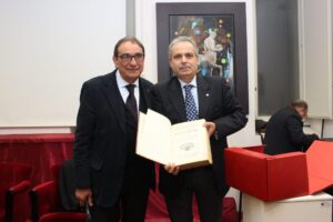 Conoscenza storica e territorio. Filo conduttore, il saggio di Domenico Caiazza. Il Cippo abellano e la coesione istituzionale nell’età osco sannita. Ercole, la venerata divinità protettrice delle sorgenti e acque del territorio. Il riparto tra Abella e Nola delle cospicue offerte che i fedeli rendevano al Tempio