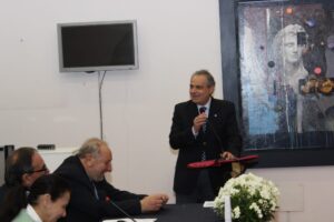 Conoscenza storica e territorio. Filo conduttore, il saggio di Domenico Caiazza. Il Cippo abellano e la coesione istituzionale nell’età osco sannita. Ercole, la venerata divinità protettrice delle sorgenti e acque del territorio. Il riparto tra Abella e Nola delle cospicue offerte che i fedeli rendevano al Tempio