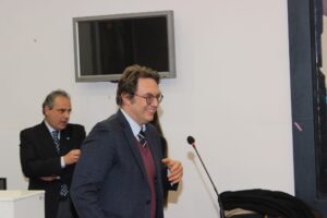 Conoscenza storica e territorio. Filo conduttore, il saggio di Domenico Caiazza. Il Cippo abellano e la coesione istituzionale nell’età osco sannita. Ercole, la venerata divinità protettrice delle sorgenti e acque del territorio. Il riparto tra Abella e Nola delle cospicue offerte che i fedeli rendevano al Tempio