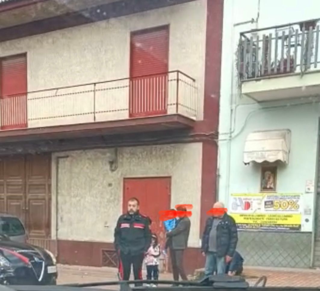 SCHIAVA DI TUFINO (NA). Auto investe ciclista, luomo in attesa del 118 SCHIAVA DI TUFINO (NA). Auto investe ciclista, luomo in attesa del 118