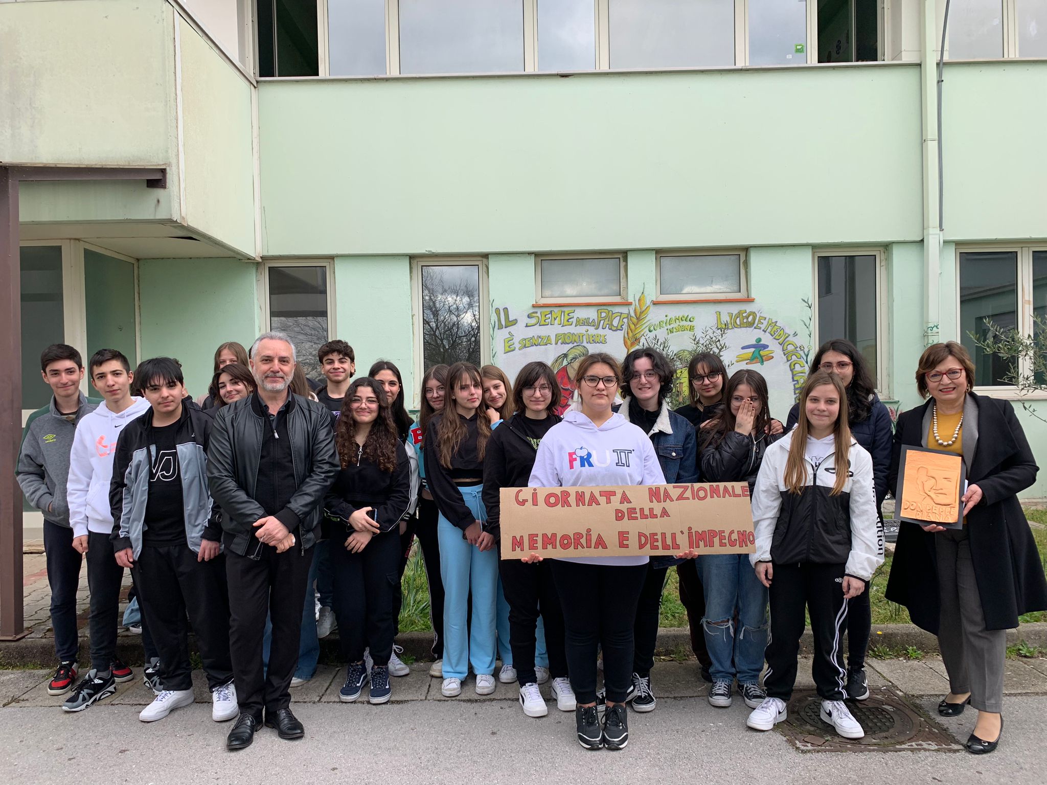 CICCIANO. Iniziativa del liceo E. Medi contro le mafie CICCIANO. Iniziativa del liceo E. Medi contro le mafie