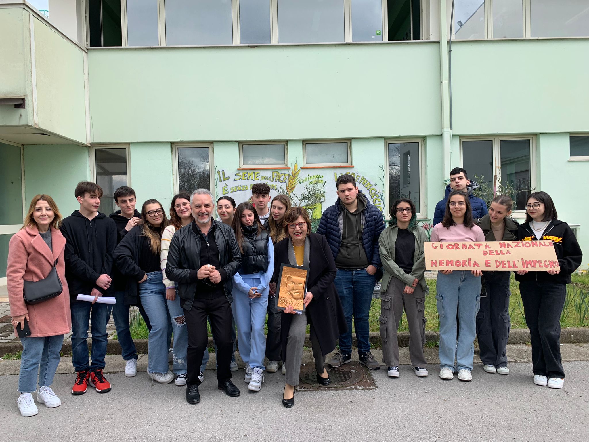 CICCIANO. Iniziativa del liceo E. Medi contro le mafie CICCIANO. Iniziativa del liceo E. Medi contro le mafie