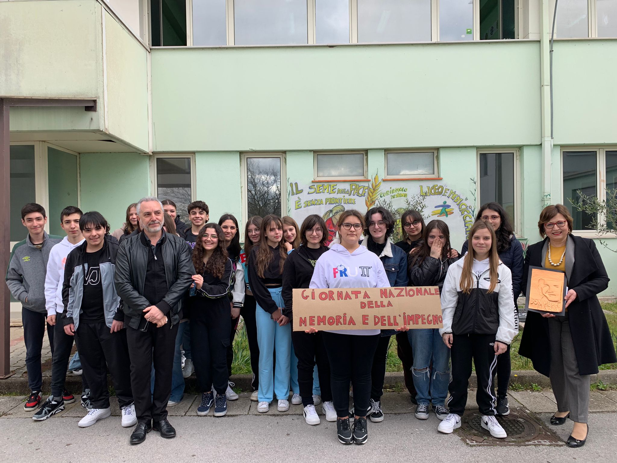 CICCIANO. Iniziativa del liceo E. Medi contro le mafie CICCIANO. Iniziativa del liceo E. Medi contro le mafie