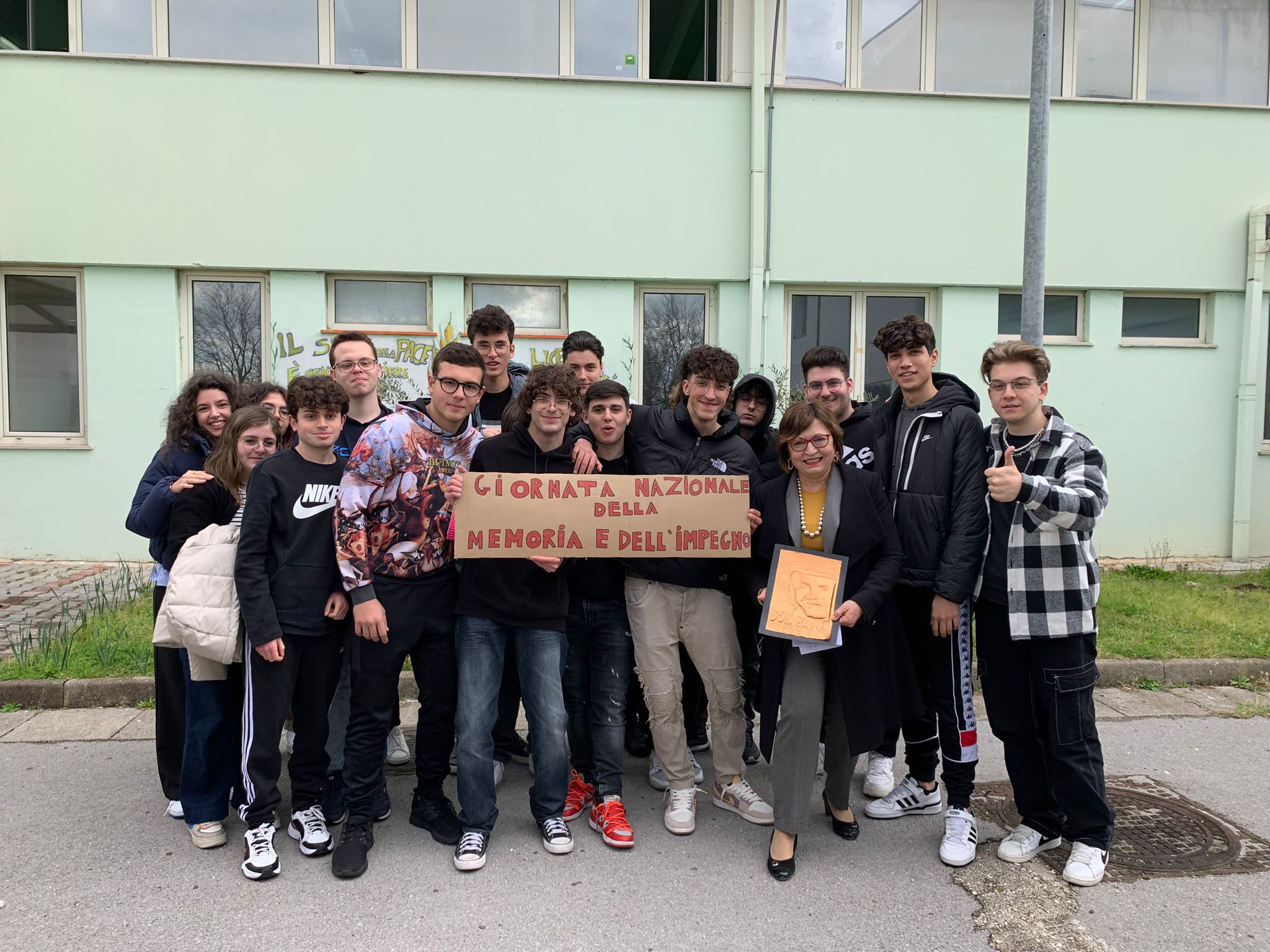 CICCIANO. Iniziativa del liceo E. Medi contro le mafie CICCIANO. Iniziativa del liceo E. Medi contro le mafie