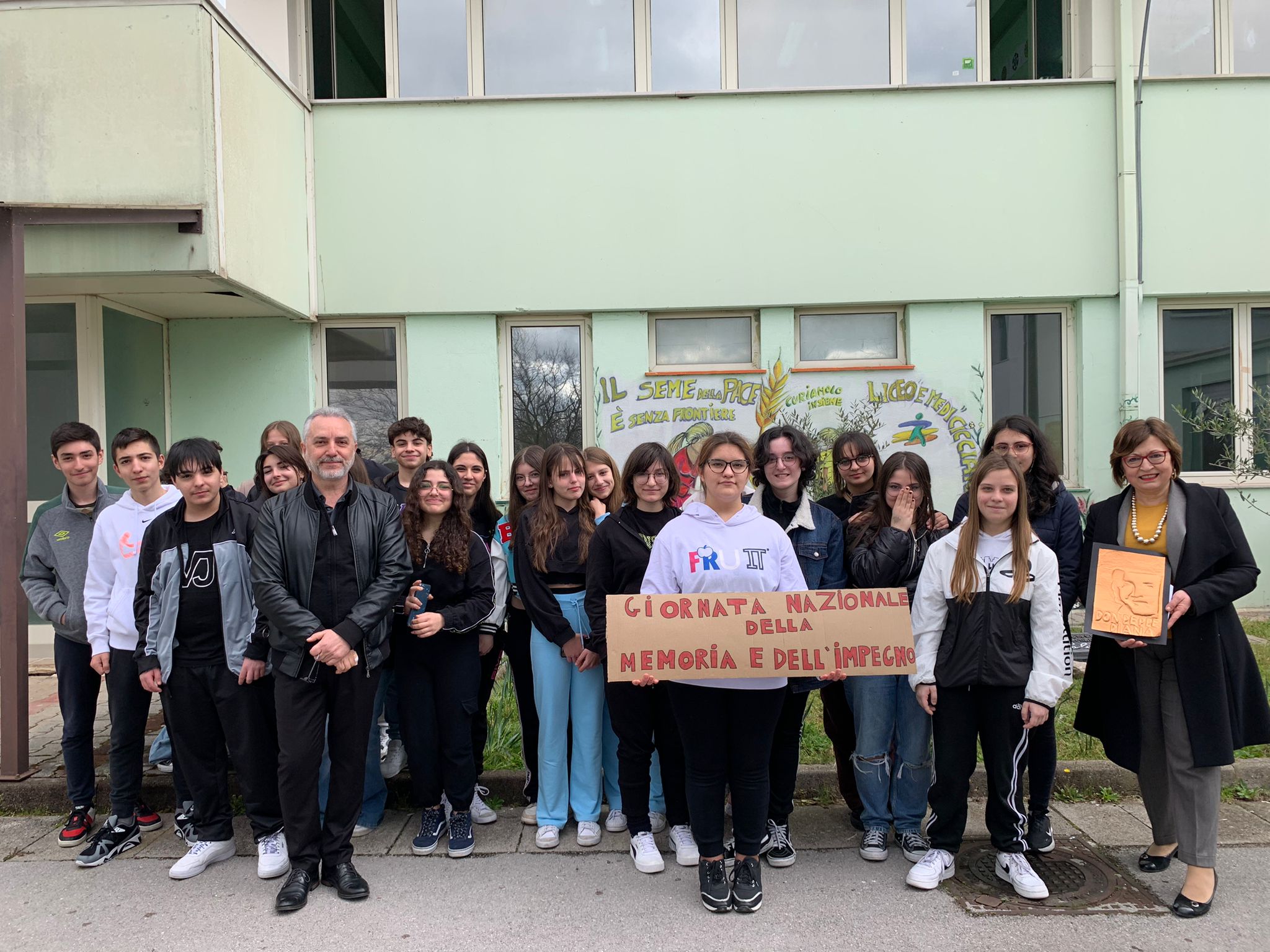 CICCIANO. Iniziativa del liceo E. Medi contro le mafie CICCIANO. Iniziativa del liceo E. Medi contro le mafie