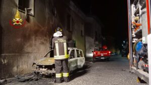 IRPINIA. Doppio intervento dei Vigili del Fuoco per incendio di auto in sosta IRPINIA. Doppio intervento dei Vigili del Fuoco per incendio di auto in sosta