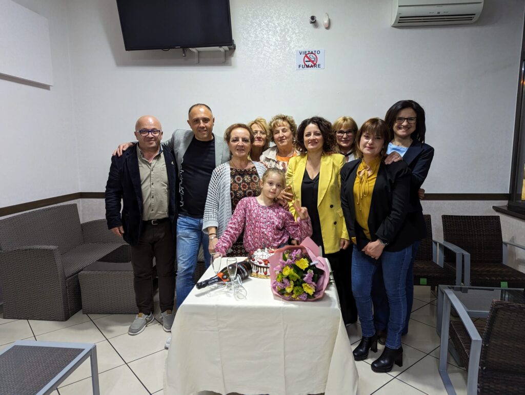 Festa di pensionamento della Dottoressa Caterina De Laurentiis dopo 42 anni di servizio come dipendente comunale a Baiano Festa di pensionamento della Dottoressa Caterina De Laurentiis dopo 42 anni di servizio come dipendente comunale a Baiano