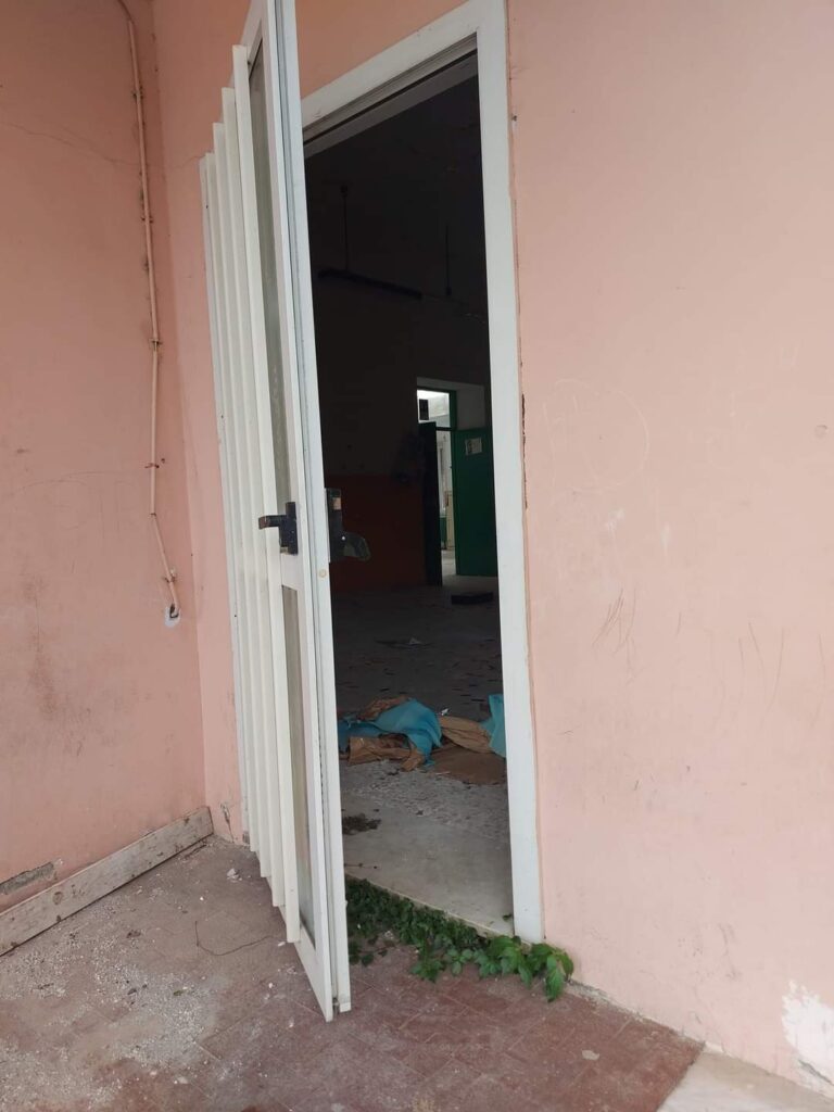 Petruro di Forino: Vandali in azione allex Plesso Padiglione chiuso nel dicembre 2019 Petruro di Forino: Vandali in azione allex Plesso Padiglione chiuso nel dicembre 2019
