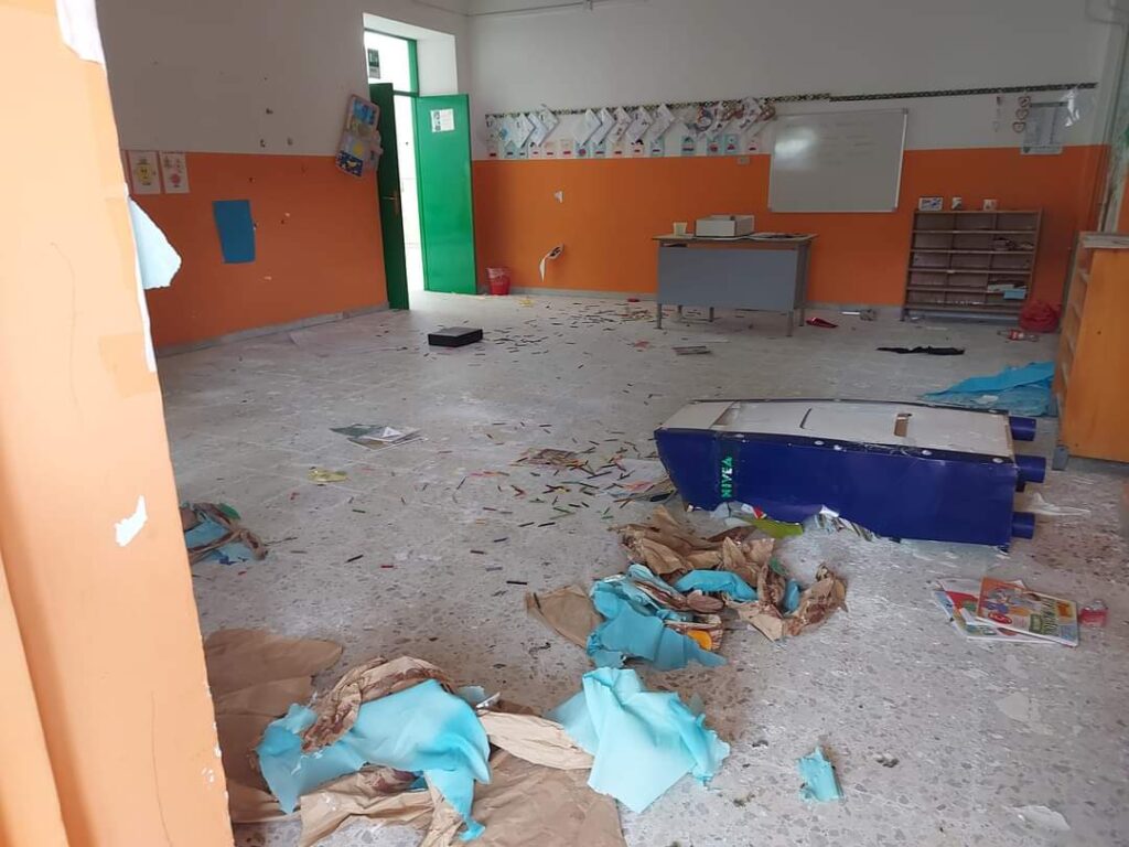 Petruro di Forino: Vandali in azione allex Plesso Padiglione chiuso nel dicembre 2019 Petruro di Forino: Vandali in azione allex Plesso Padiglione chiuso nel dicembre 2019